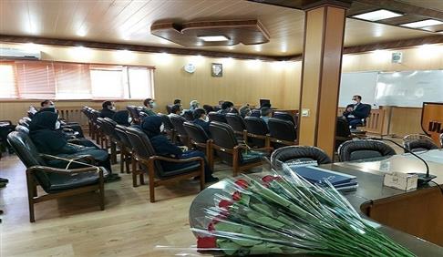 نشست صمیمی مدیر کل استاندارد استان زنجان با کارکنان اداره کل در روز جهانی استاندارد